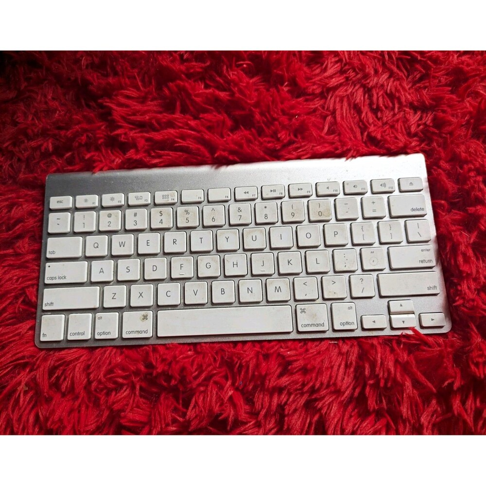 Apple Wireless Keyboard A1314 Silver Aluminum Bluetooth Slim Mac